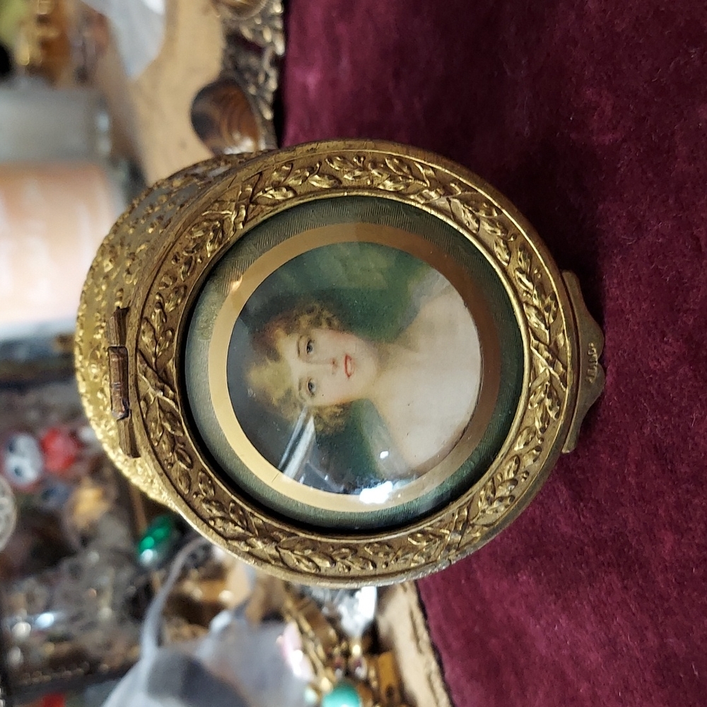 French Victorian Guilted Trinket Box